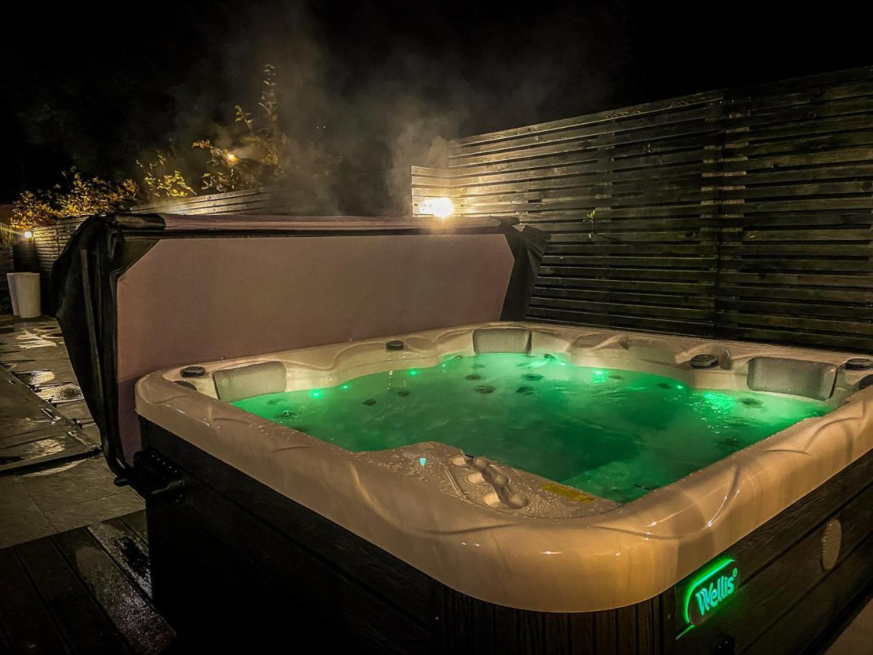Chez Sabine Et Eric Maison Pour 6 Personnes Avec Piscine Chauffee Andenne Exterior photo